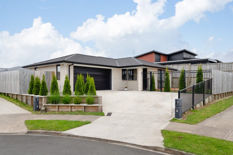 17 Branca Close, Fitzroy, Hamilton - Carousel 1
