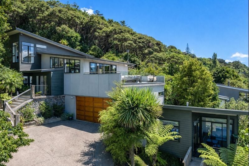 32 Lannan Road, Surfdale, Waiheke Island - Carousel 2