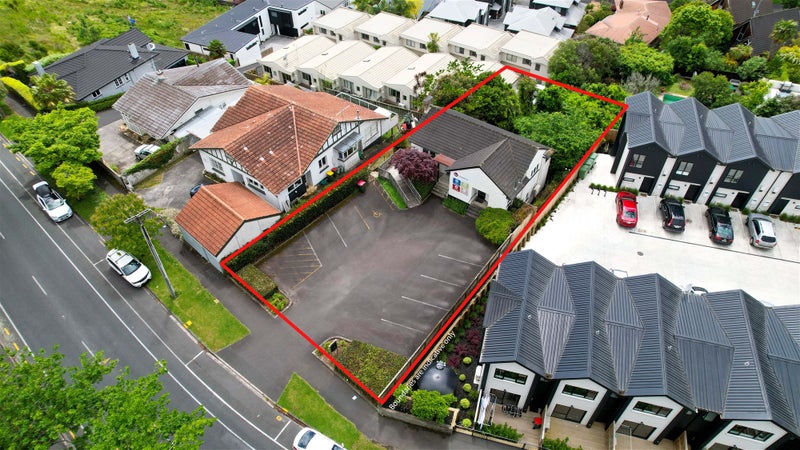 13 Ruakiwi Road, Hamilton Lake, Hamilton - Carousel 1