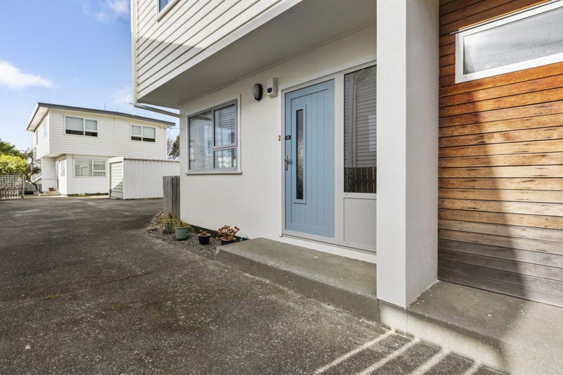 2/115 Queens Drive, Lyall Bay, Wellington - Carousel 1