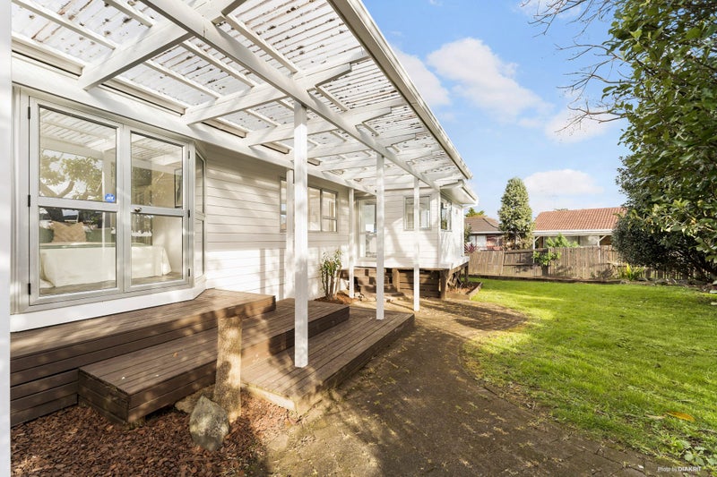 9 Rene Place, Sunnyhills, Auckland - Carousel 2