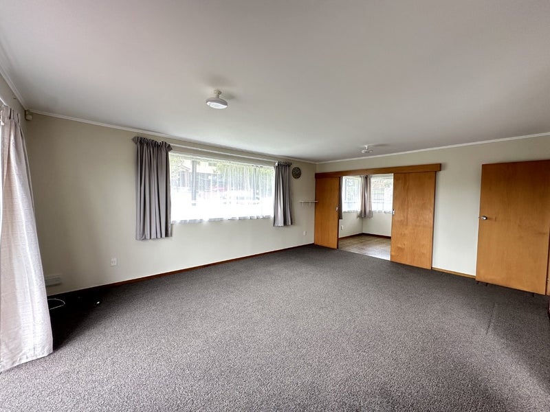 42 Lewisham Street, Highland Park, Auckland - Carousel 2