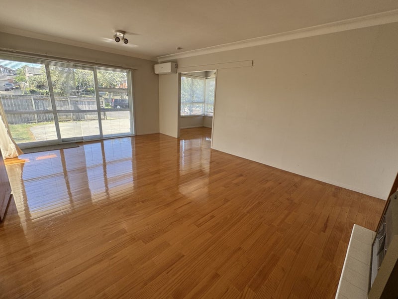 8 Wells Road, Bucklands Beach, Auckland - Carousel 2