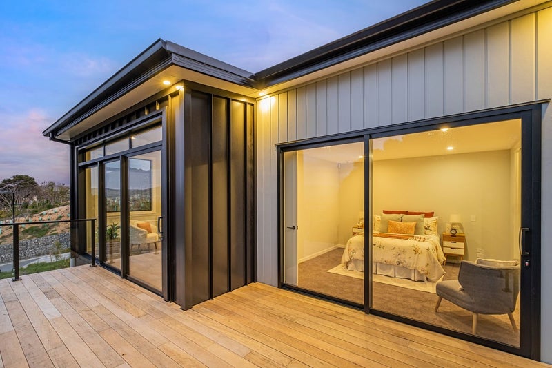 5 Skysail Lane, Whitby, Porirua - Carousel 1