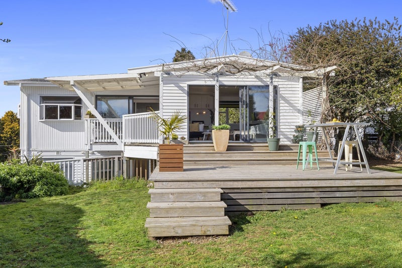 18 Doralto Road, Frankleigh Park, New Plymouth - Carousel 2