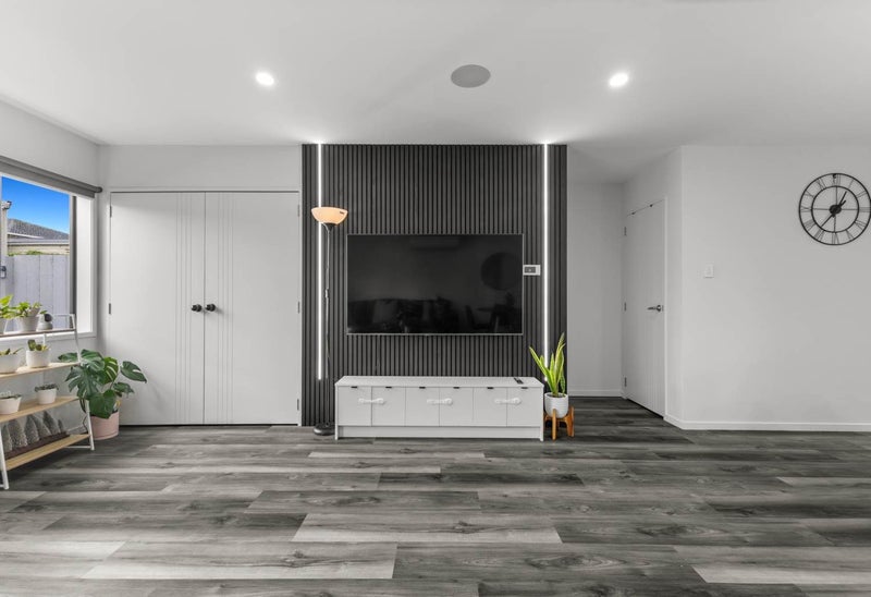 2/7 Gambare Place, Wattle Downs, Auckland - Carousel 2