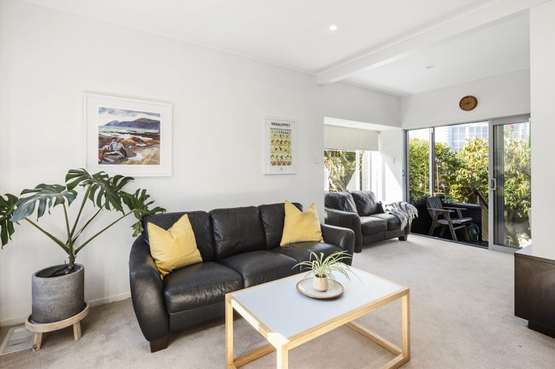 2/23 Box Hill, Khandallah, Wellington - Carousel 2