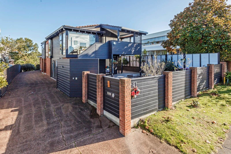 41 Rawene Road, Birkenhead, Auckland - Carousel 1