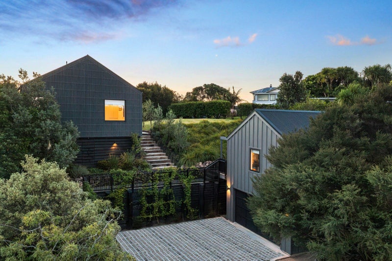 27 Beresford Avenue, Surfdale, Waiheke Island - Carousel 1