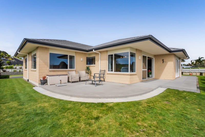 5 Vardon Way, Waiwhakaiho, New Plymouth - Carousel 1