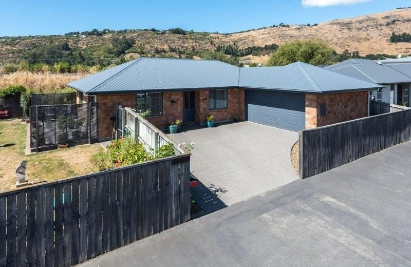 19 Hamlet Lane, Heathcote Valley, Christchurch - Carousel 1