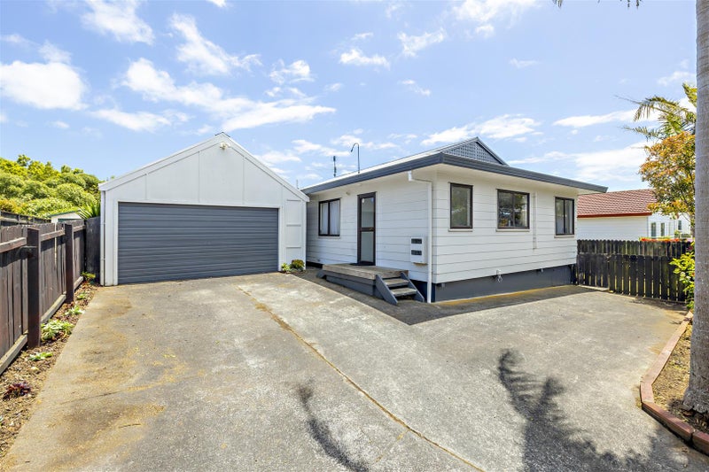 3/13 Kirklow Place, Goodwood Heights, Auckland - Carousel 1