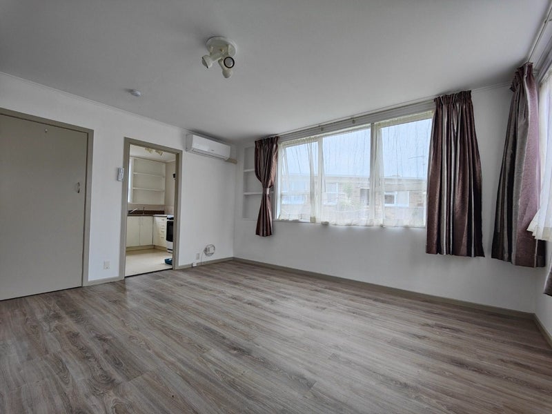 85 Owairaka Avenue, Mount Albert, Auckland - Carousel 1