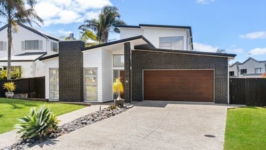 10 Provence Esplanade, Te Atatu Peninsula, Auckland - Carousel 1