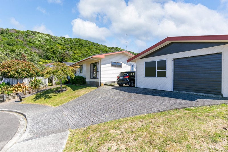 1 Ely Grove, Wainuiomata, Lower Hutt - Carousel 19
