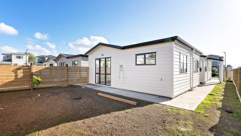 4 Divide Loop, Takanini, Auckland - Carousel 1