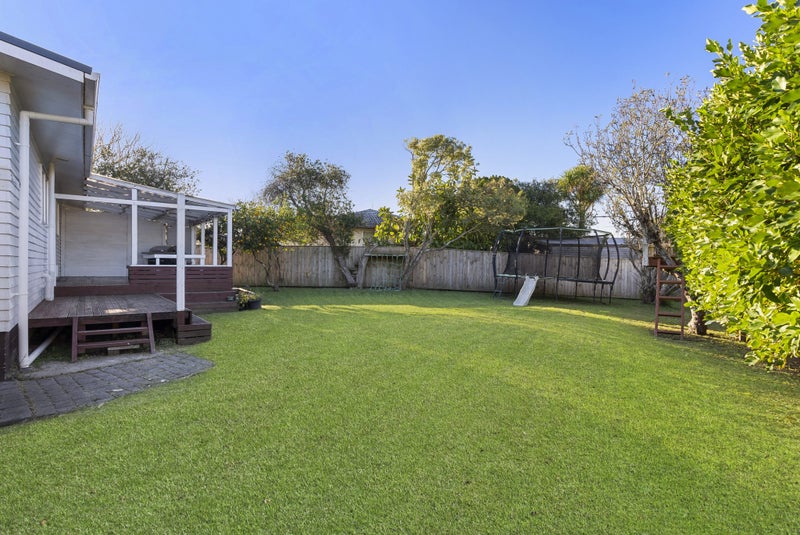 24 Mandarin Place, Half Moon Bay, Auckland - Carousel 2
