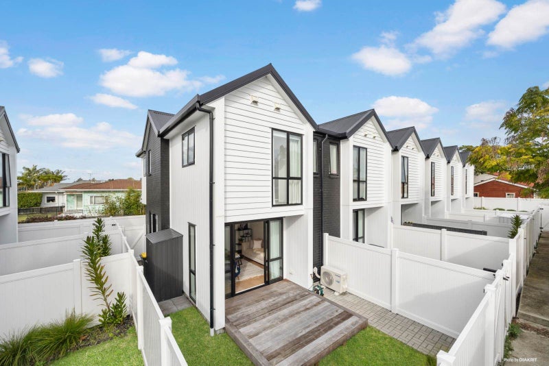 4/26 Moa Road, Point Chevalier, Auckland - Carousel 1