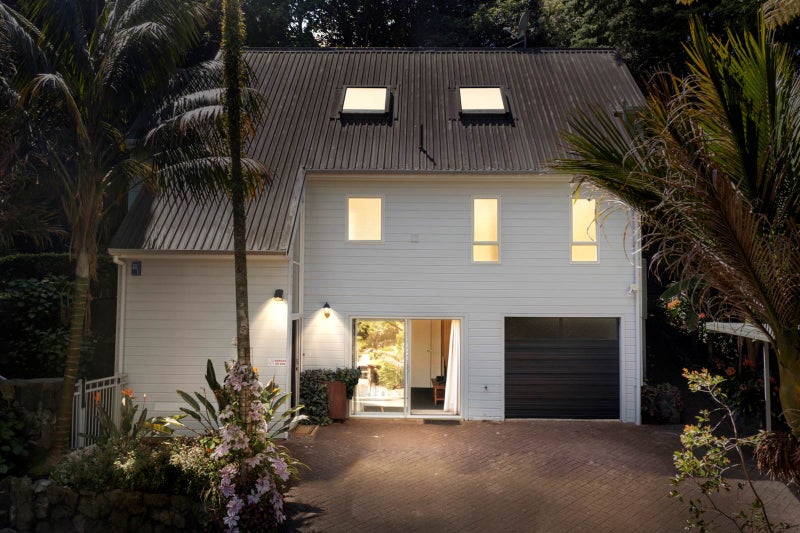 33 Ewhurst Place, Goodwood Heights, Auckland - Carousel 1
