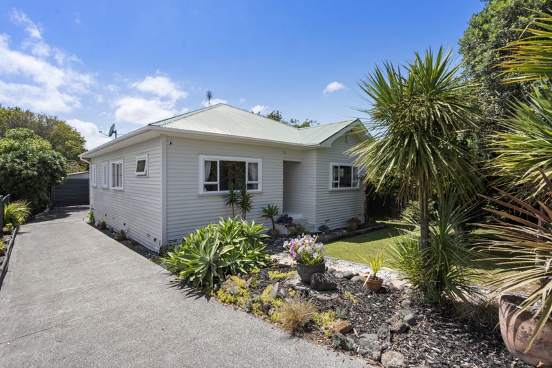 38 Ennismore Road, Mount Albert, Auckland - Carousel 1