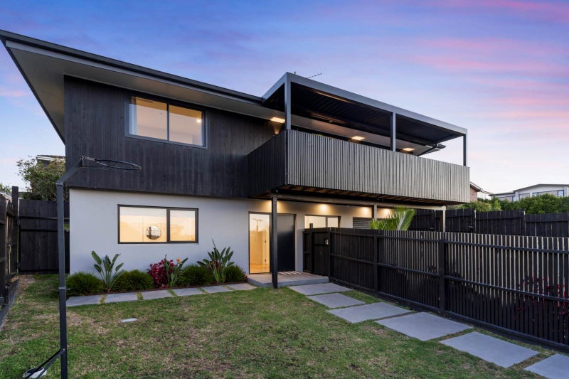 2/8 Newhaven Terrace, Mairangi Bay, Auckland - Carousel 21