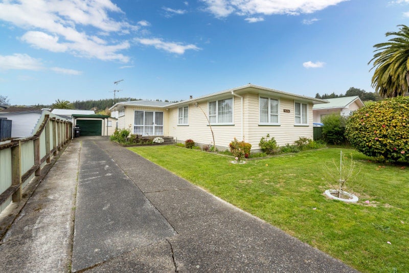 44 Oregon Drive, Maoribank, Upper Hutt - Carousel 1