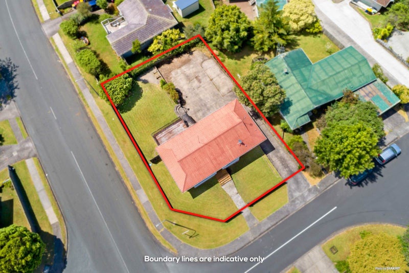 2 Lorena Place, West Harbour, Auckland - Carousel 1