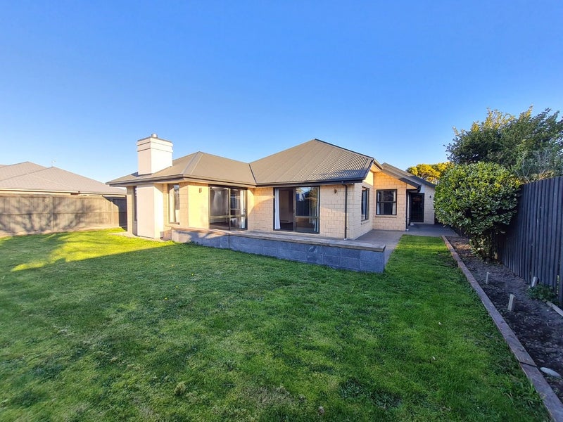 10 Sedgemoor Close, Burwood, Christchurch - Carousel 1