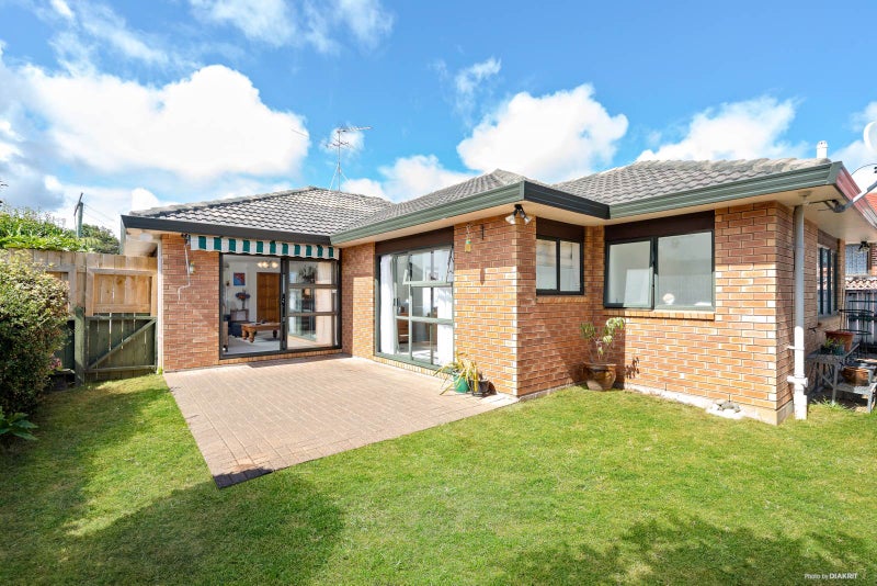 2/6 Buckingham Crescent, Papatoetoe, Auckland - Carousel 2