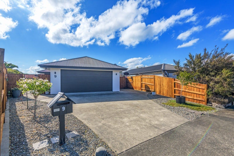 9 Walnut Grove, Kelvin Grove, Palmerston North - Carousel 21