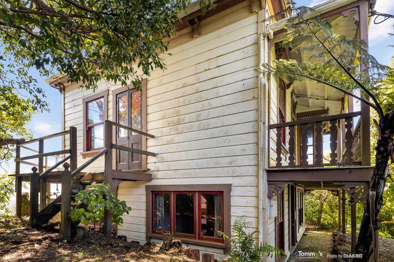 4 Governor Road, Northland, Wellington - Carousel 1