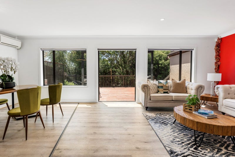 54 Earnslaw Crescent, Clover Park, Auckland - Carousel 1