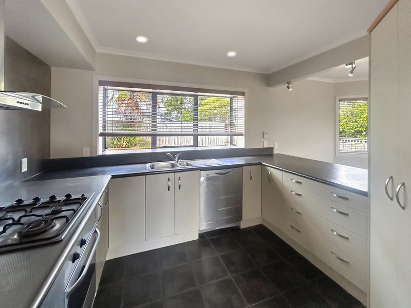 39A Batt Street, West End, Palmerston North - Carousel 2