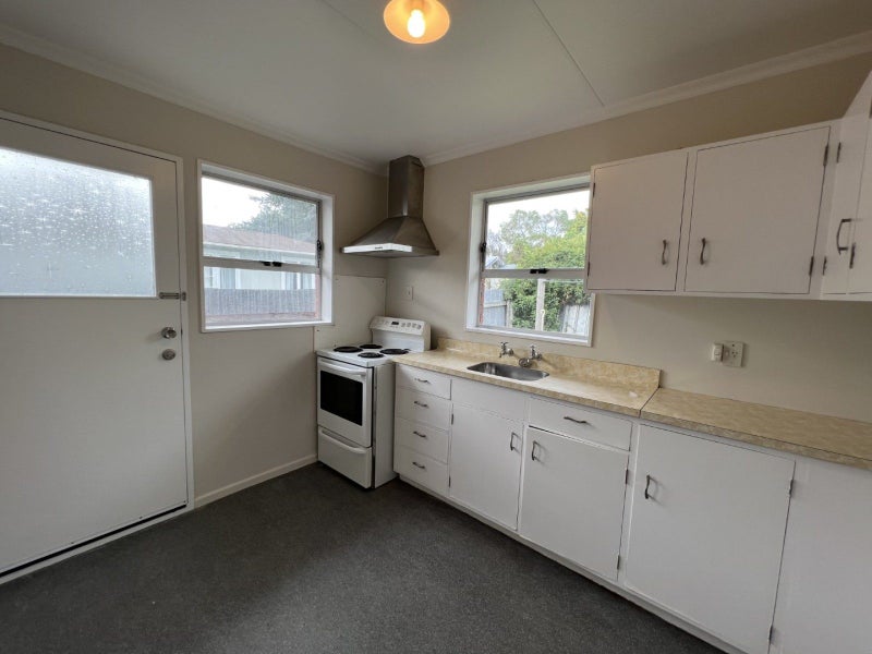 8 Albert Street, Palmerston North, Palmerston North - Carousel 2