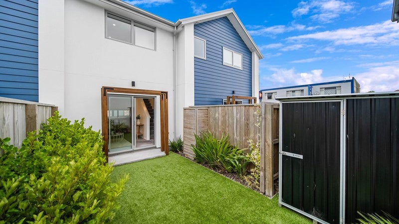 2/8 Riccarton Road, Riccarton, Christchurch - Carousel 2