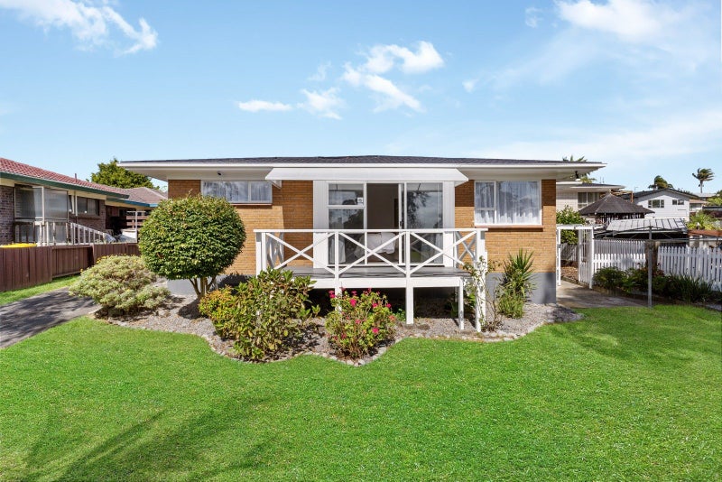 1/38 Ballater Place, Highland Park, Auckland - Carousel 1