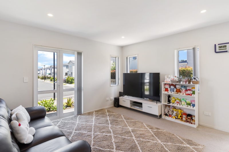 63 Divide Loop, Takanini, Auckland - Carousel 2