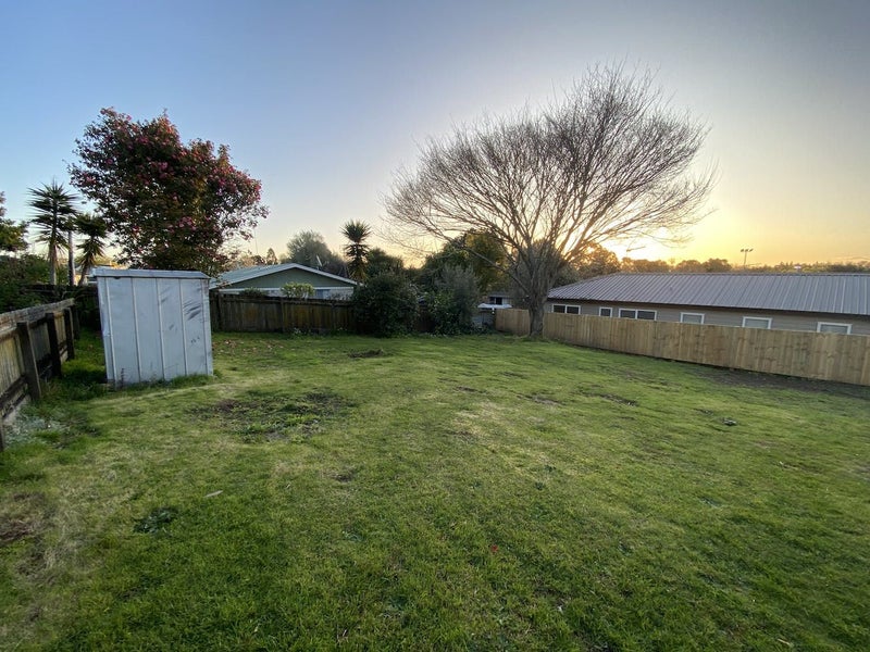 3 Moore Street, Forest Lake, Hamilton - Carousel 2