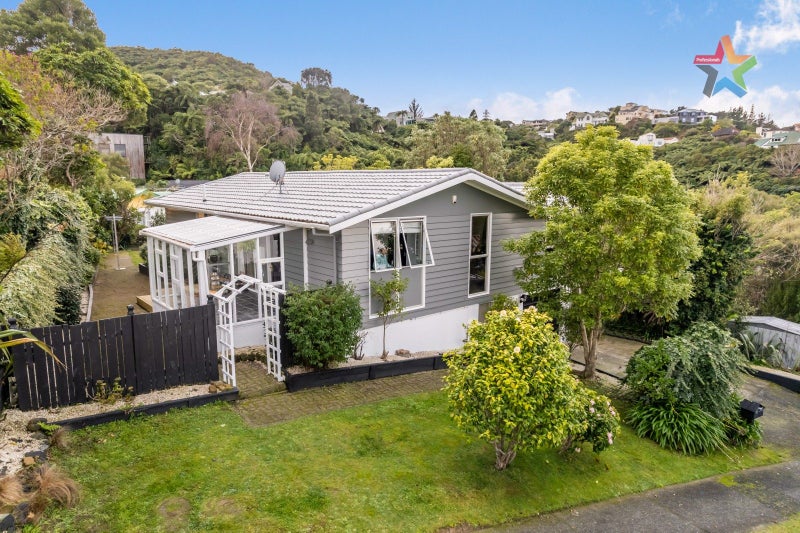 4 Westpoint Avenue, Harbour View, Lower Hutt - Carousel 2