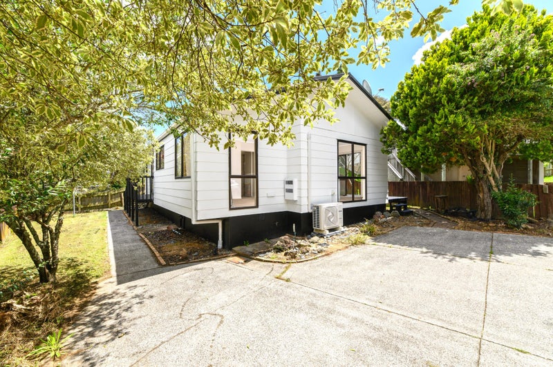 10 Frosses Place, Massey, Auckland - Carousel 1