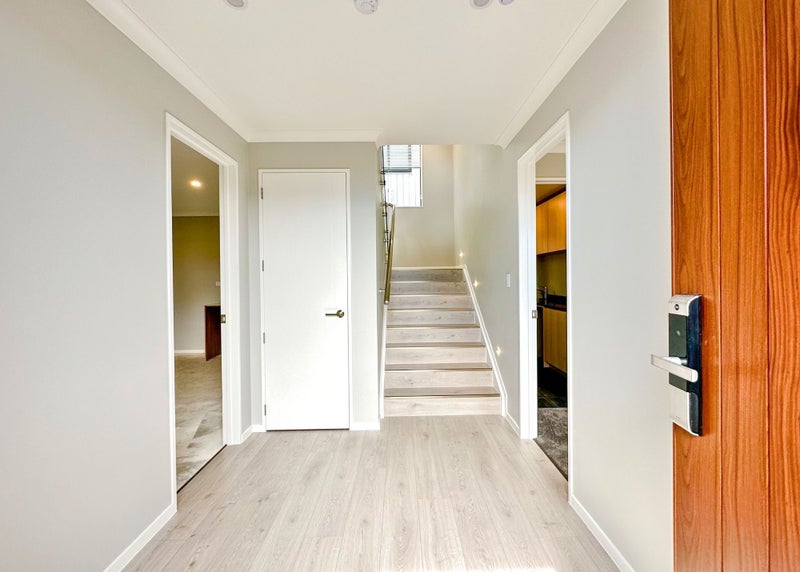 42 Montgomery Avenue, Belmont, Auckland - Carousel 2