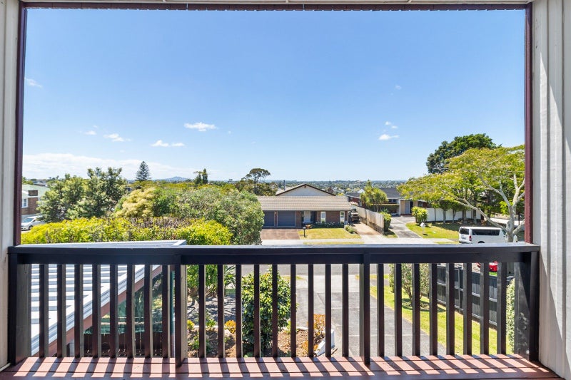 9 Downsview Road, Pakuranga Heights, Auckland - Carousel 1