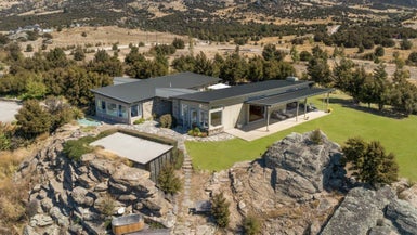 162 Fay Lane, Queensberry - Carousel 1