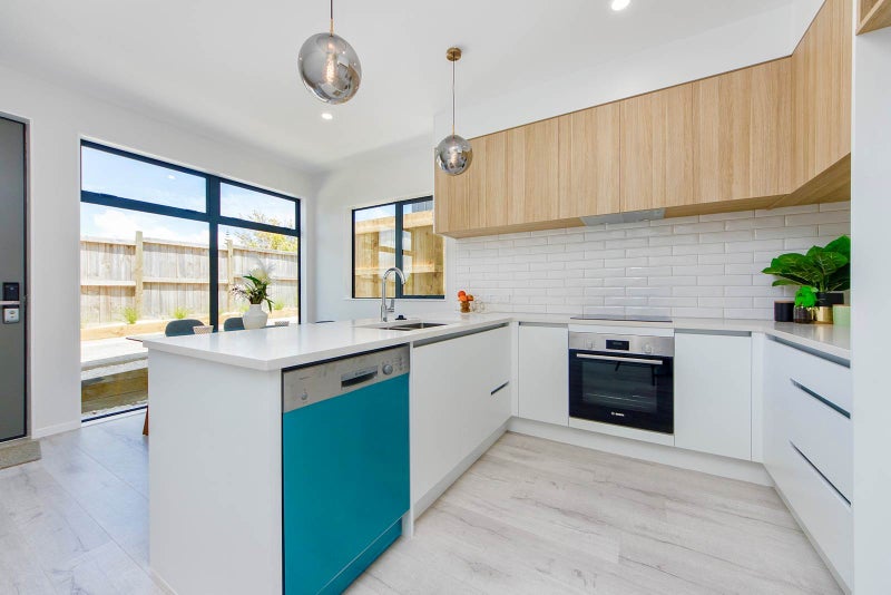 19C Granville Drive, Massey, Auckland - Carousel 2