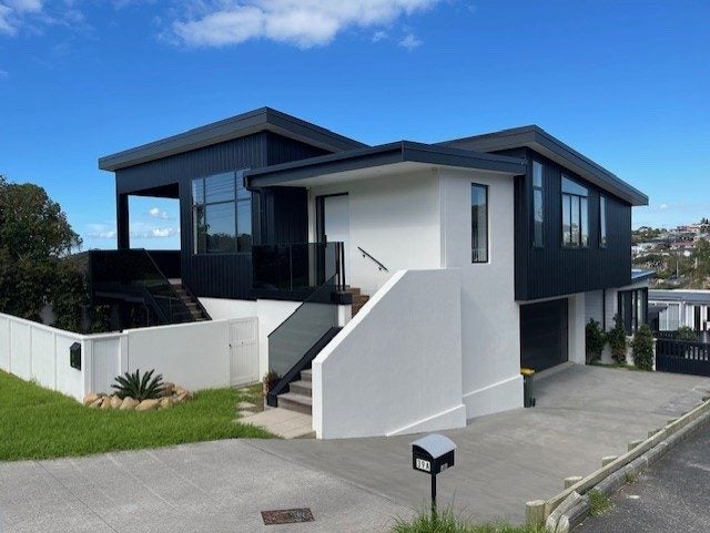39 Hyde Road, Rothesay Bay, Auckland - Carousel 1