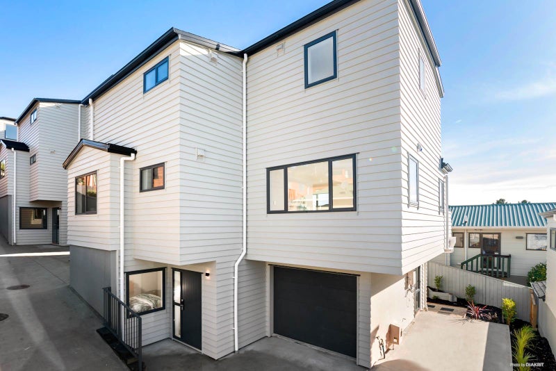 10B Woodall Place, Totara Vale, Auckland - Carousel 1