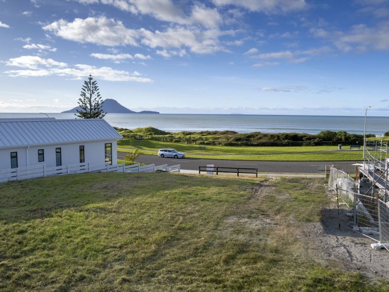 18 Pacific Parade, Coastlands, Whakatane - Carousel 2