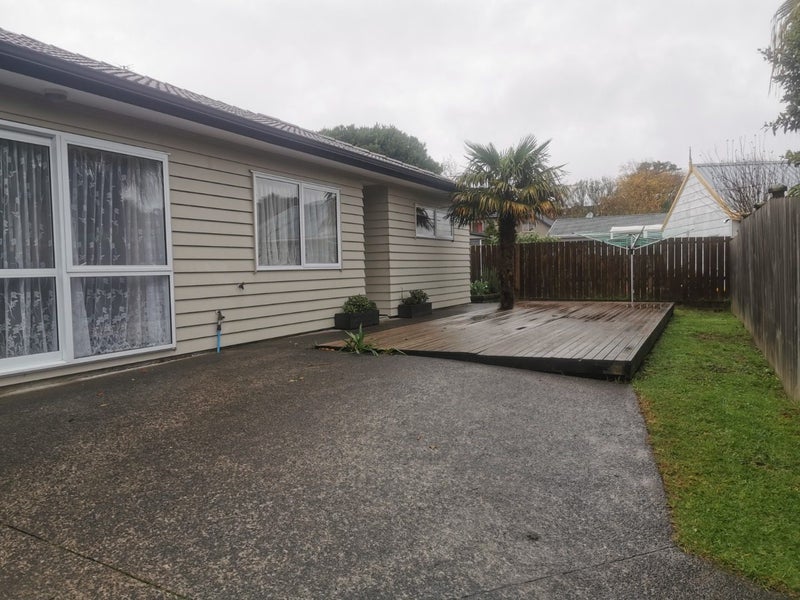 14 Cairngorm Place, Highland Park, Auckland - Carousel 2