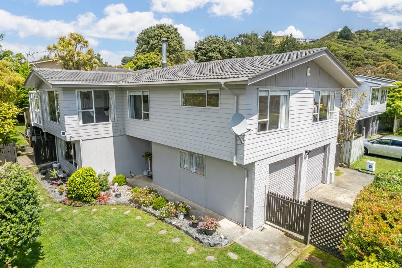 3 Bowline Place, Whitby, Porirua - Carousel 1