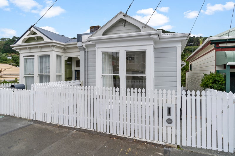 122 Hanson Street, Newtown, Wellington - Carousel 1